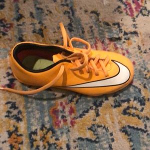 Nike low indoor soccer cleats